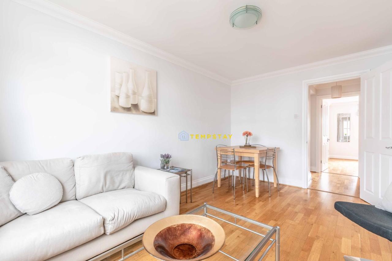 Perfect Spot In Central Windsor & Free Parking! Exterior foto
