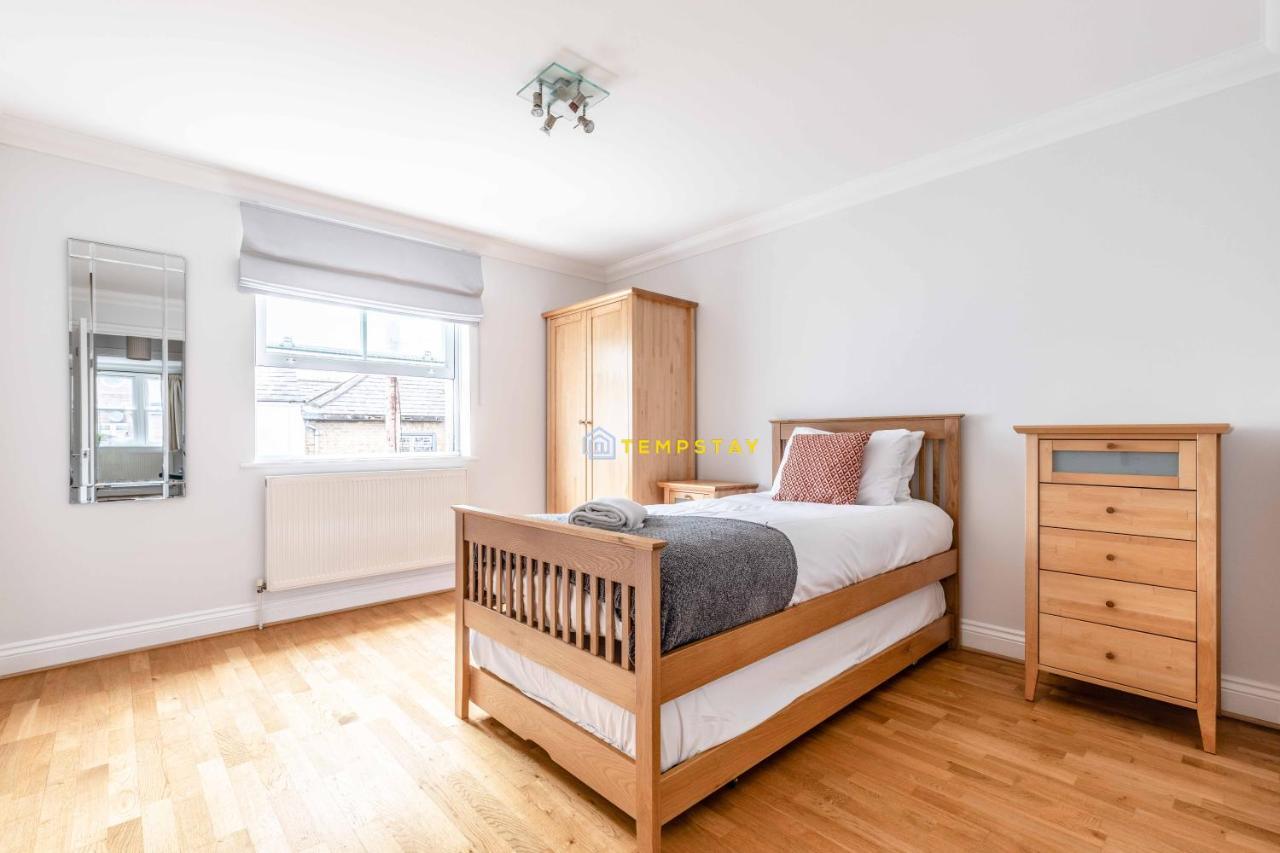 Perfect Spot In Central Windsor & Free Parking! Exterior foto